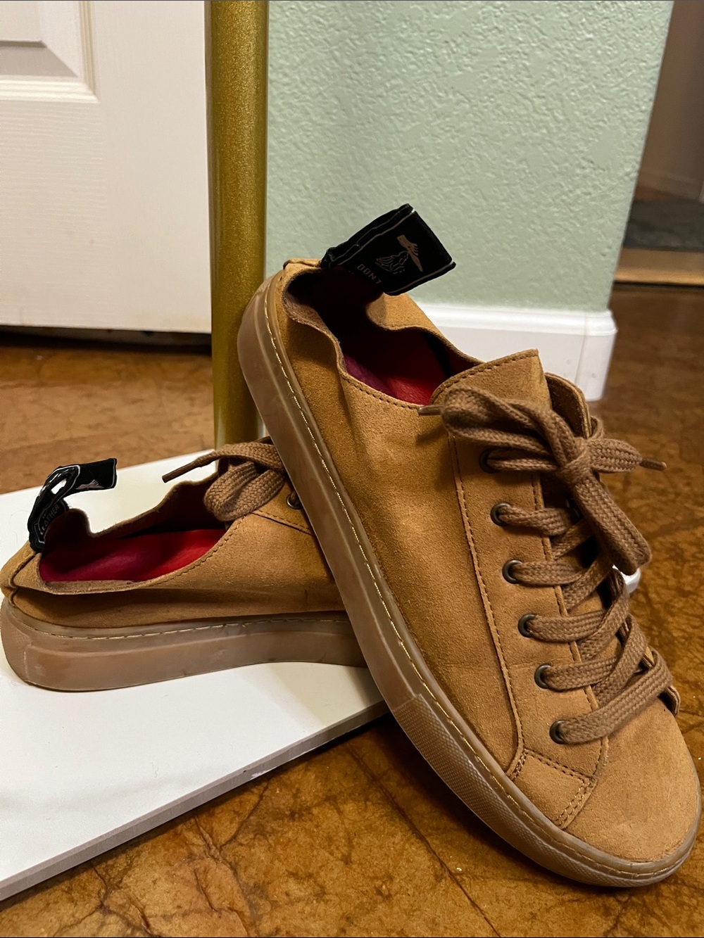 Good Guys Don’t Wear Leather Men's Tan Suede Sneakers with Red Lining size EU 40